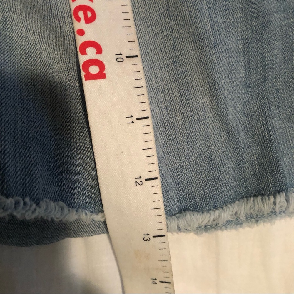 Denim Shorts with lovely detail in the pockets and waste band. - Picture 8 of 9